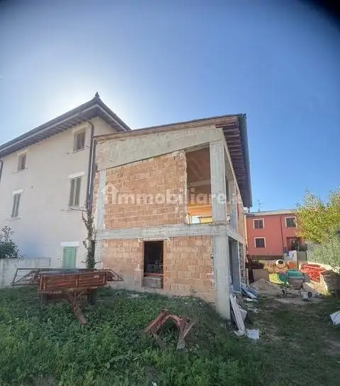 Casa indipendente in vendita a Foligno