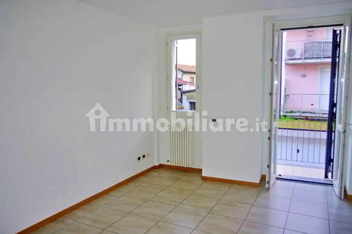 Trilocale ottimo stato, primo piano, Casorate Sempione - foto 2