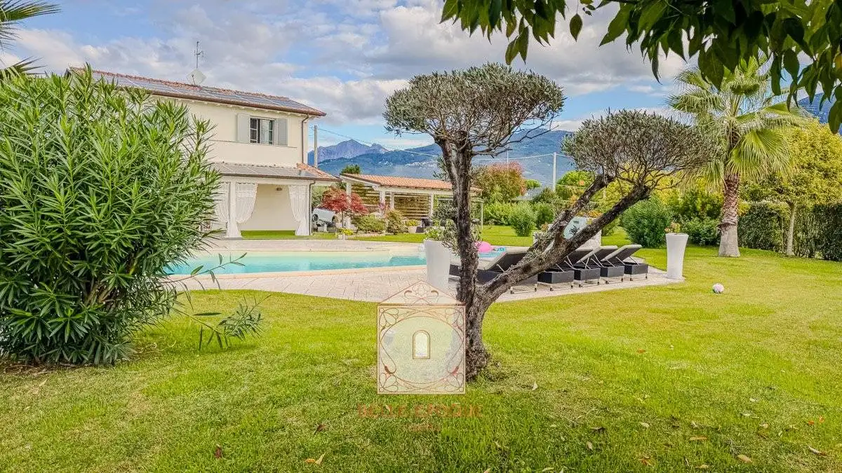Villa in vendita a Camaiore