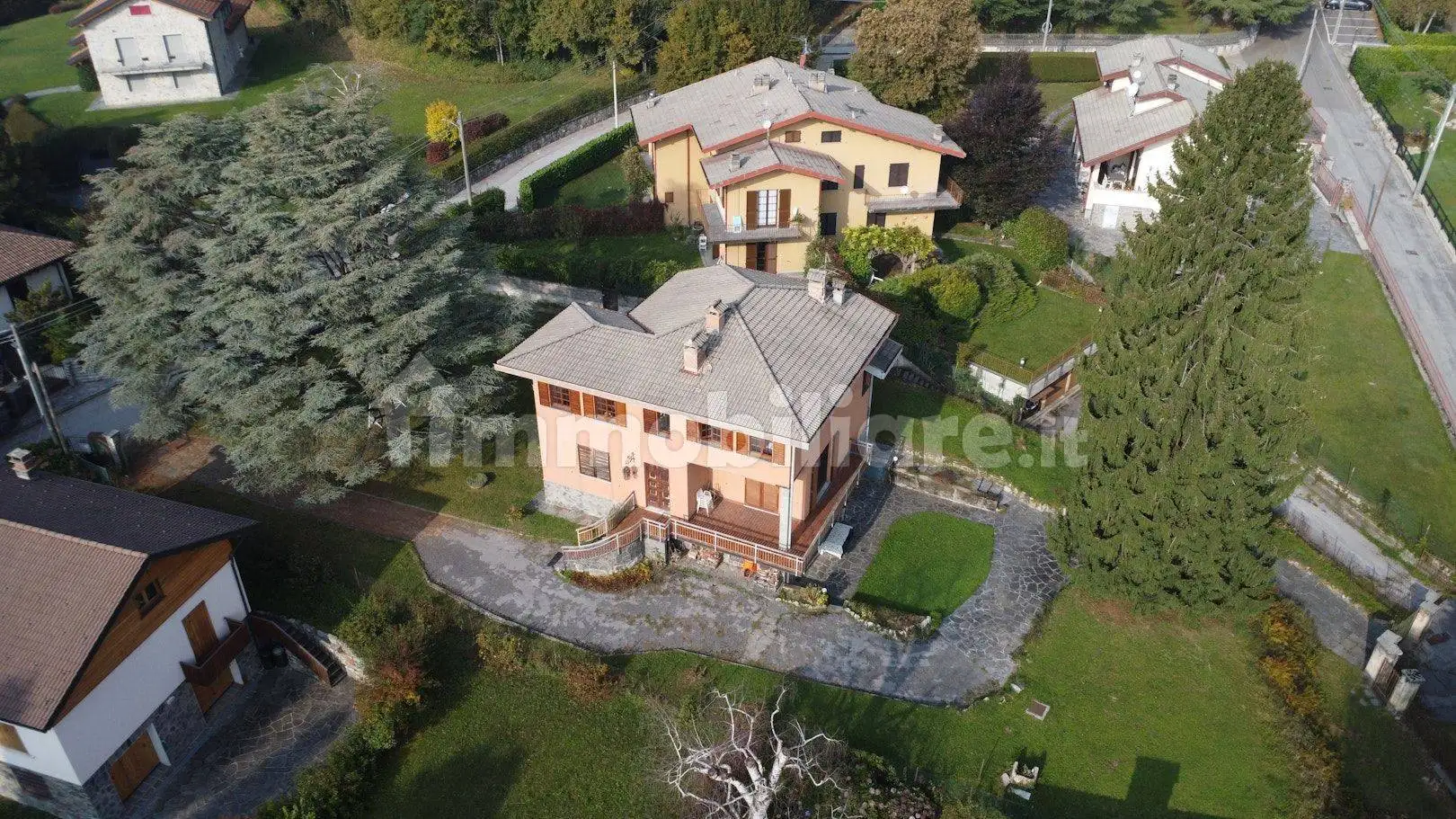 Villa in vendita a Caglio