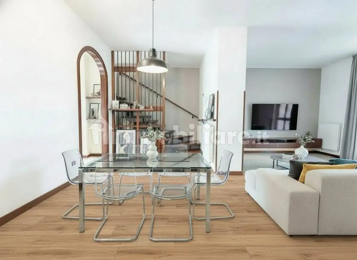 Villetta a schiera in vendita a Buguggiate