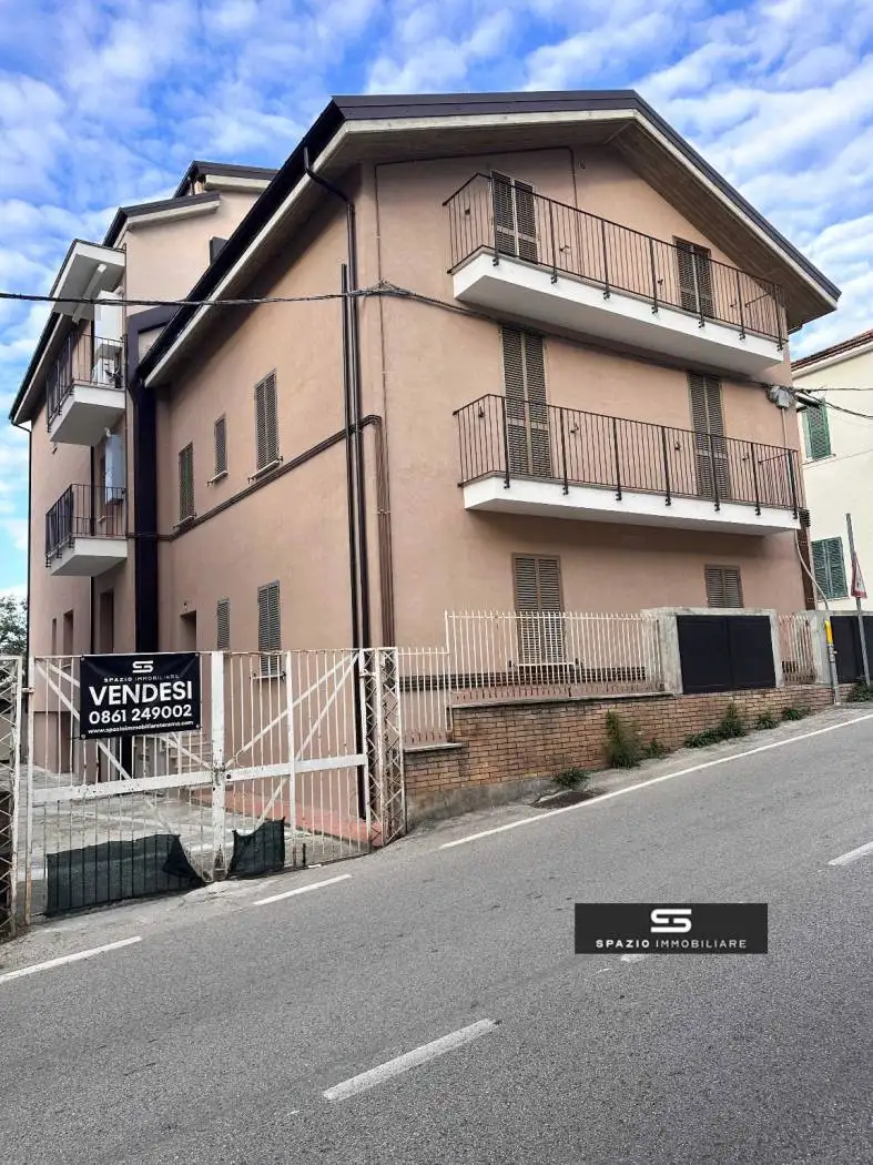 Palazzo - Edificio in vendita a Teramo