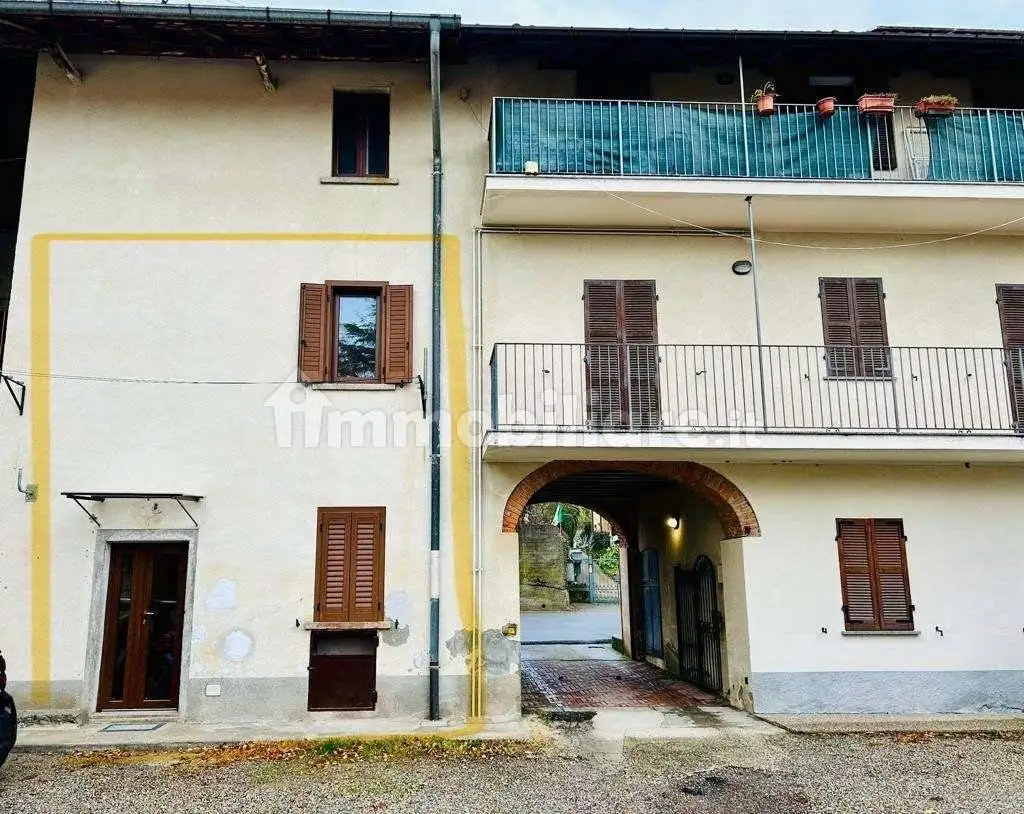 Appartamento in affitto a Cocquio-Trevisago