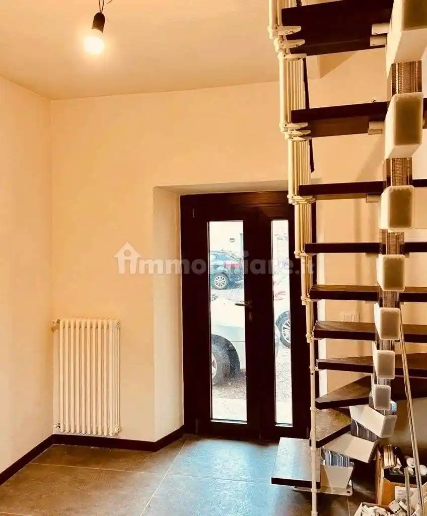 Bilocale via Marconi , 15, Cocquio, Cocquio-Trevisago - foto 2