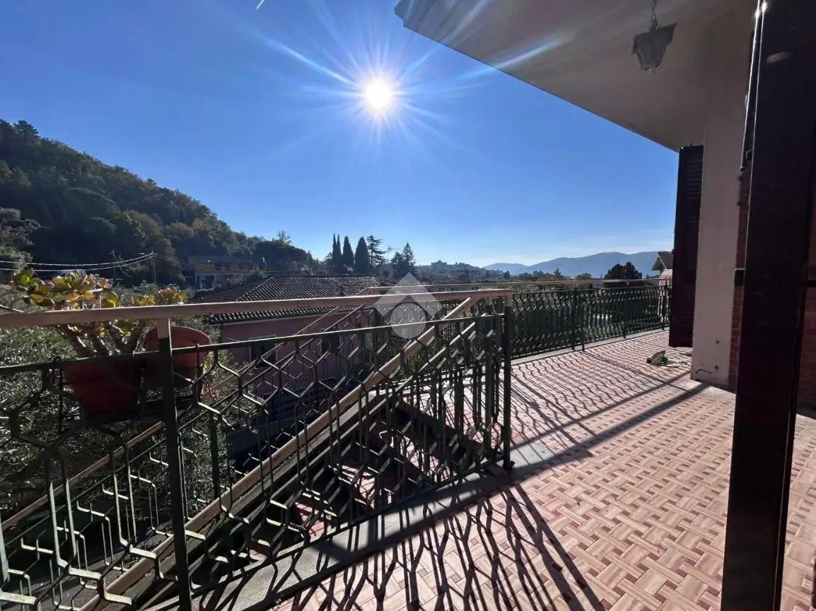 Casa indipendente in vendita a Sarzana