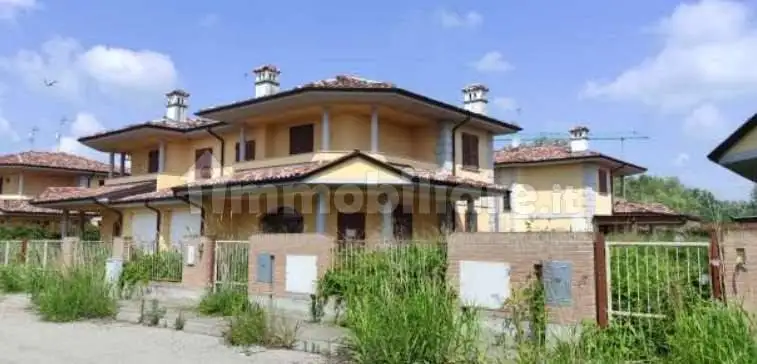 Villa in asta a Roncaro