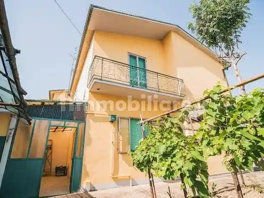 Casa indipendente in vendita a Massa Lombarda