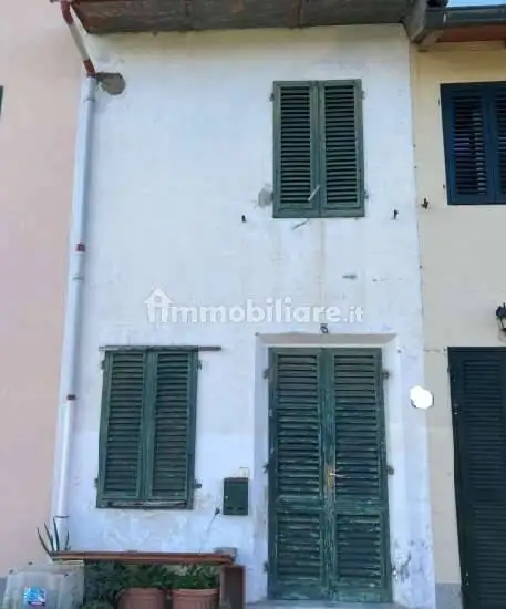 Casa indipendente in asta a Prato