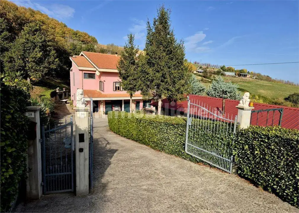 Villa in vendita a Castiglione Messer Raimondo