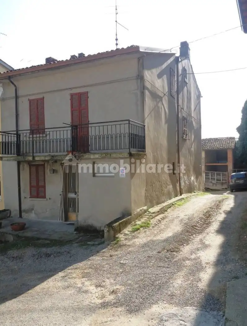 Casa indipendente in vendita a Rovescala