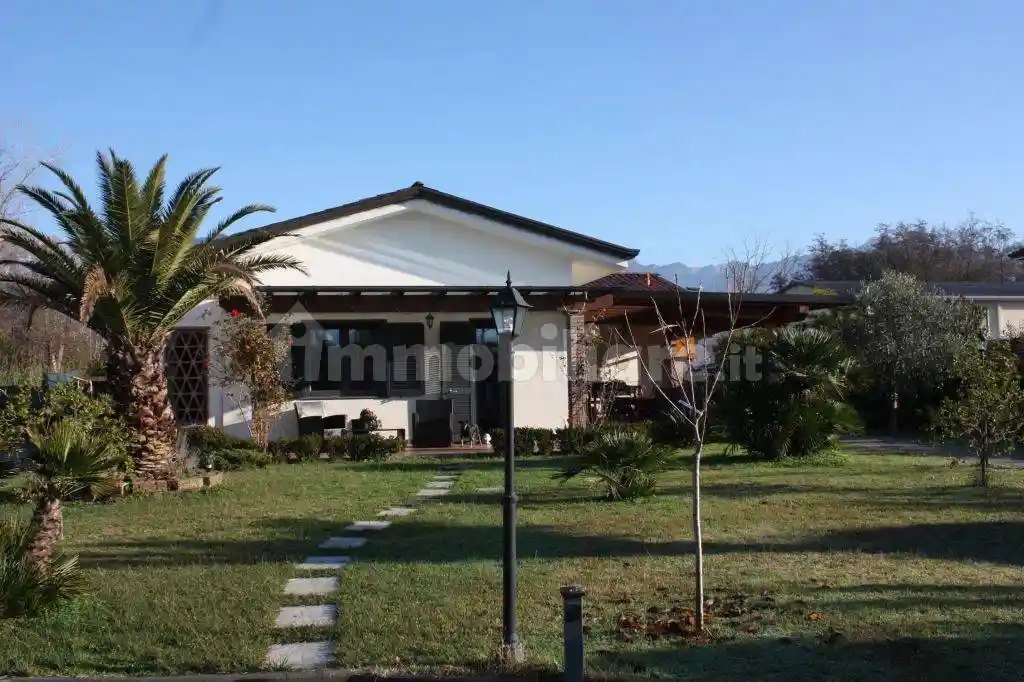 Villa in vendita a Massa