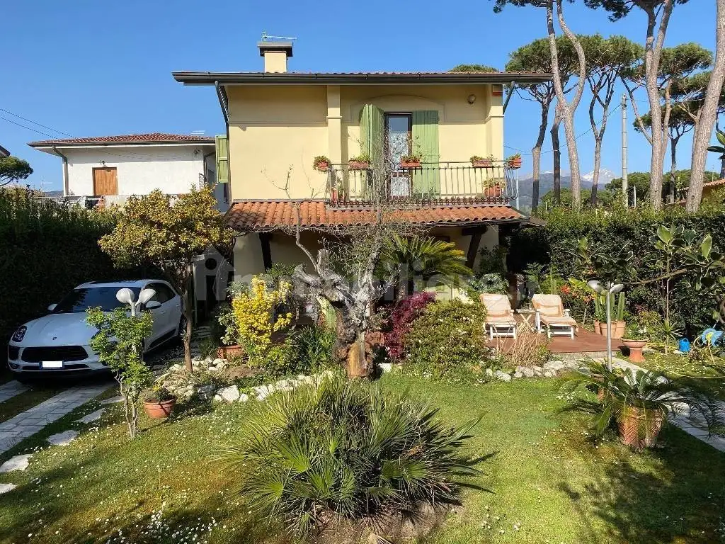 Villa in vendita a Montignoso