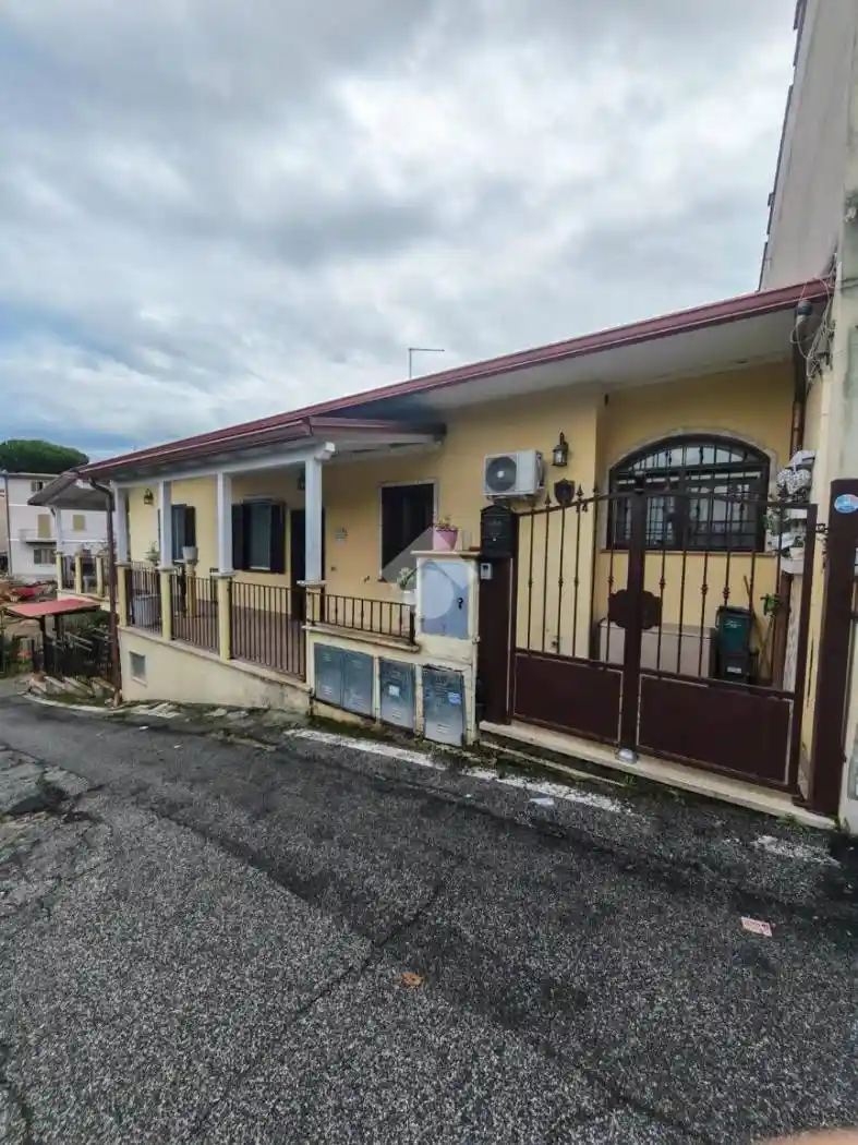 Trilocale via Ezio Bevilacqua 14, Centro, Guidonia Montecelio - foto 2