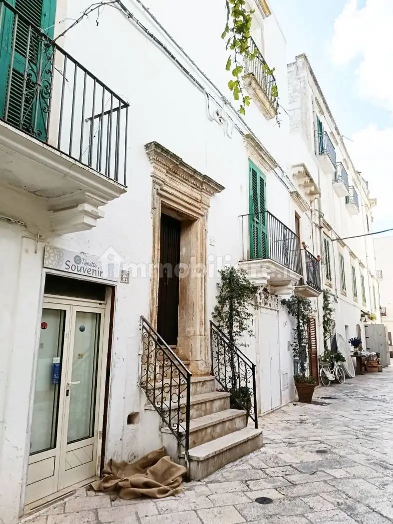 Palazzo - Edificio in vendita a Locorotondo
