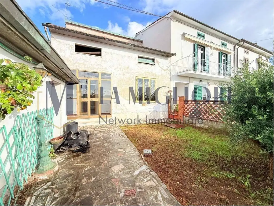 Casa indipendente in vendita a Prato