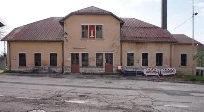 Palazzo - Stabile in asta a Roana