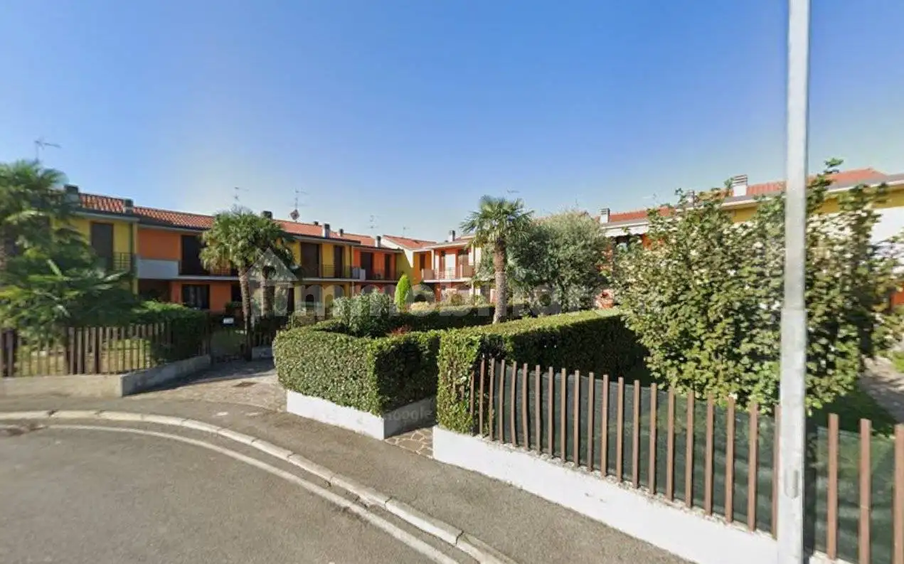Villetta a schiera in asta a Bagnatica
