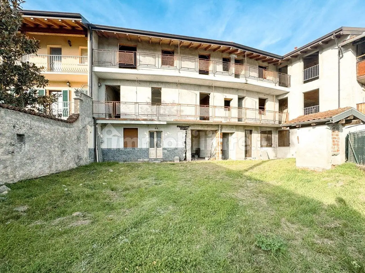 Rustico - Casale in vendita a Paruzzaro