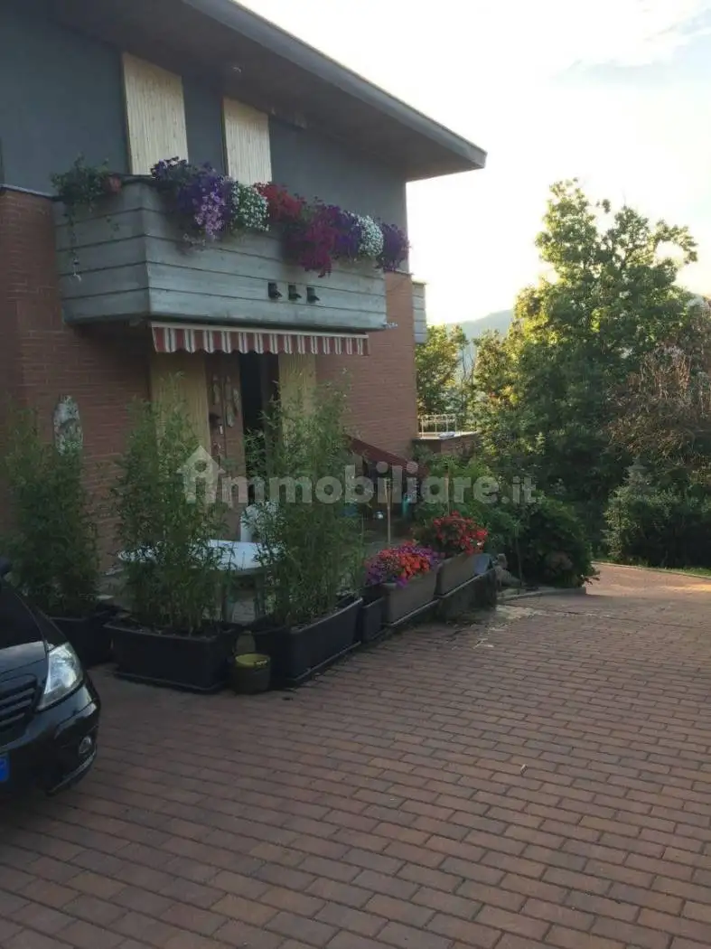 Villa in vendita a Castello Cabiaglio