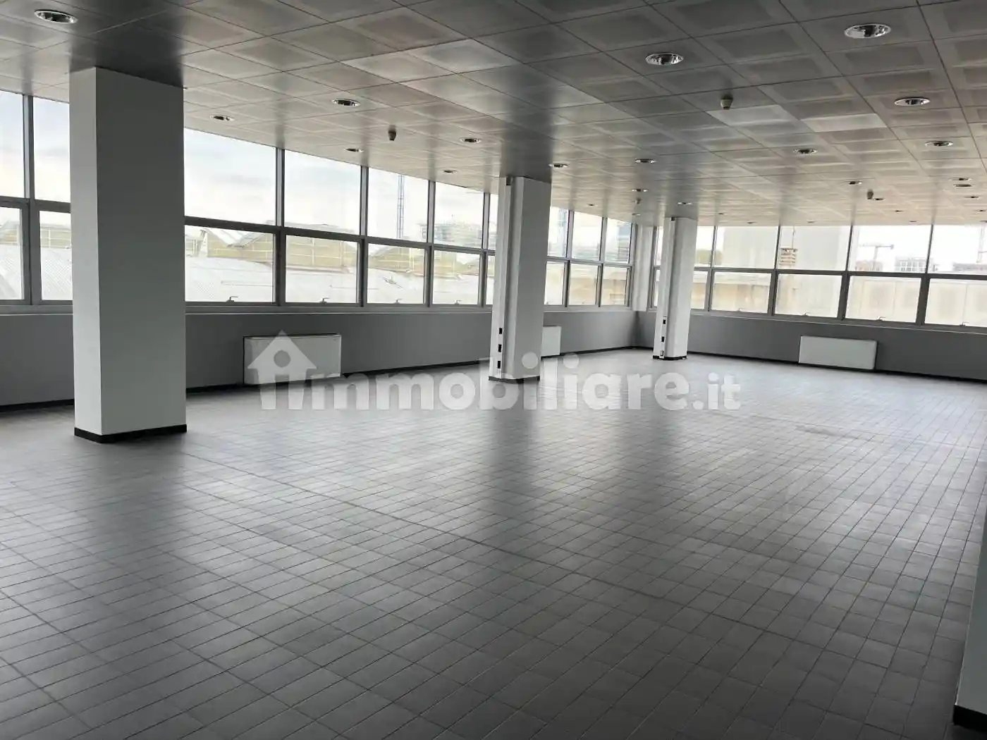 Palazzo - Edificio in Affitto - foto 2