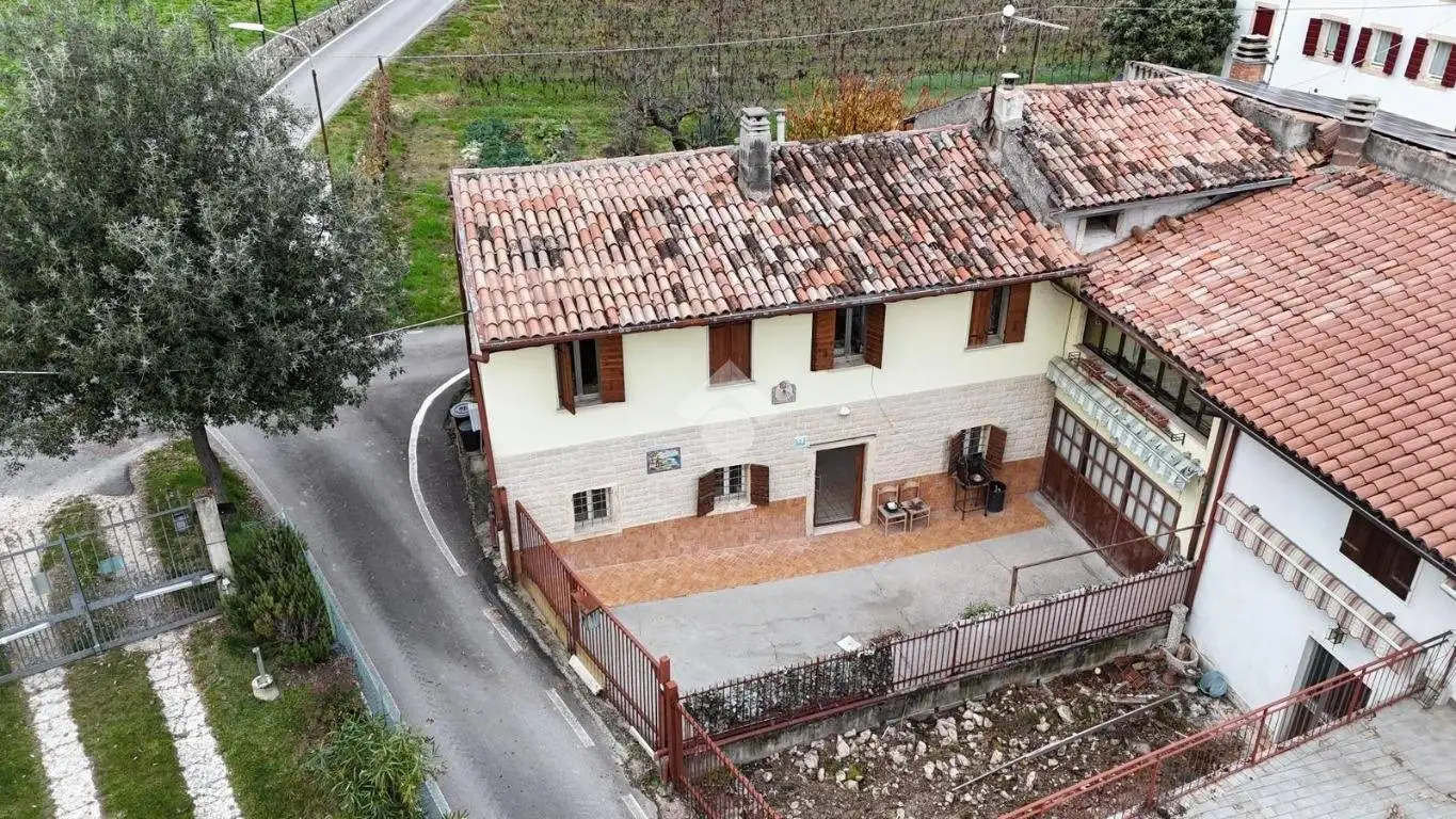Rustico - Casale in vendita a Mezzane di Sotto