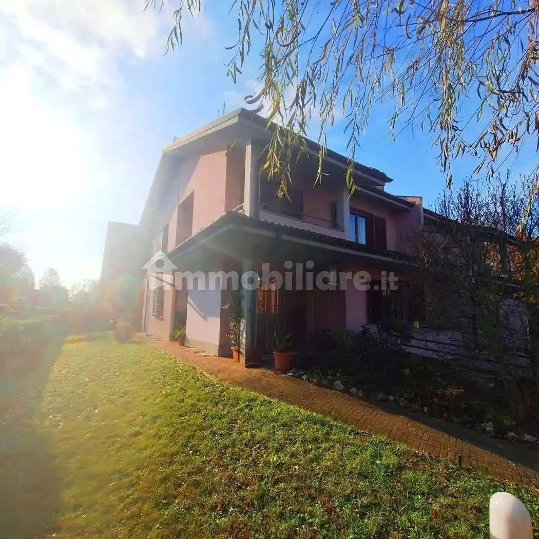 Villa in vendita a Travacò Siccomario