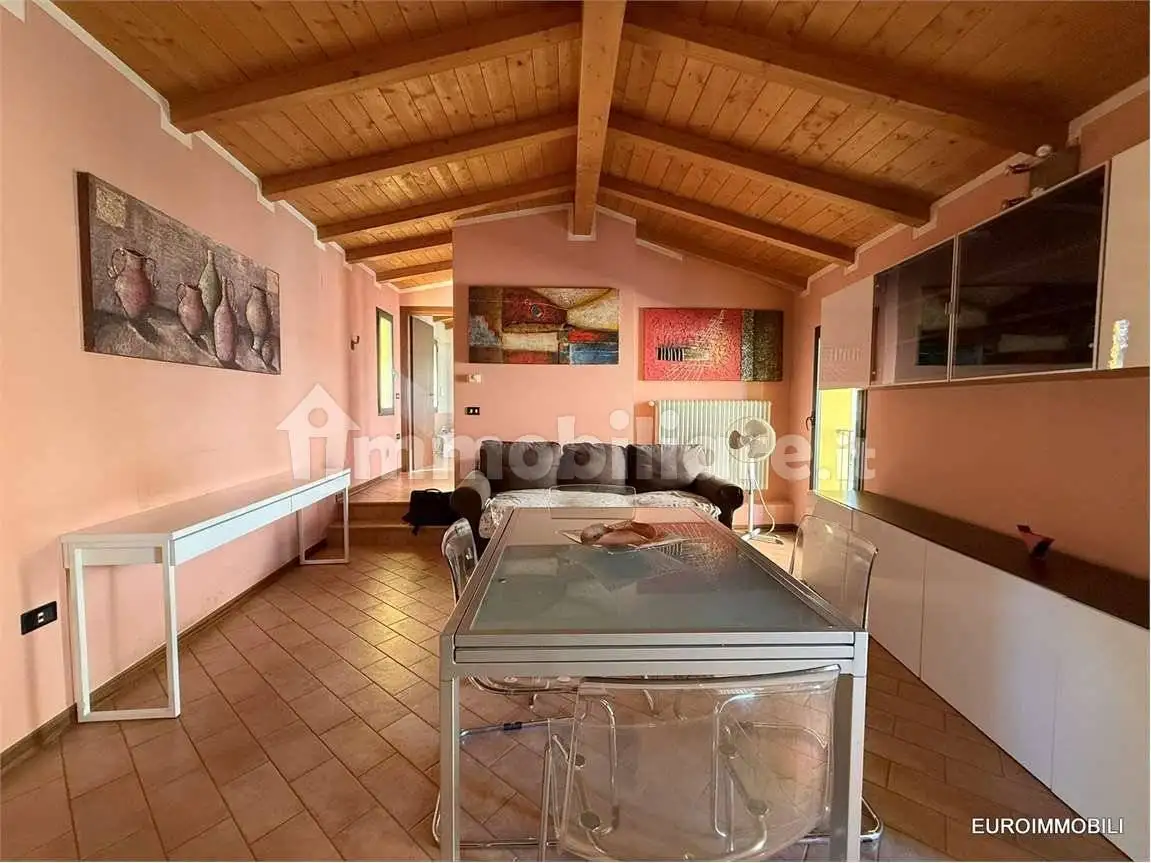 Appartamento in vendita a Traversetolo