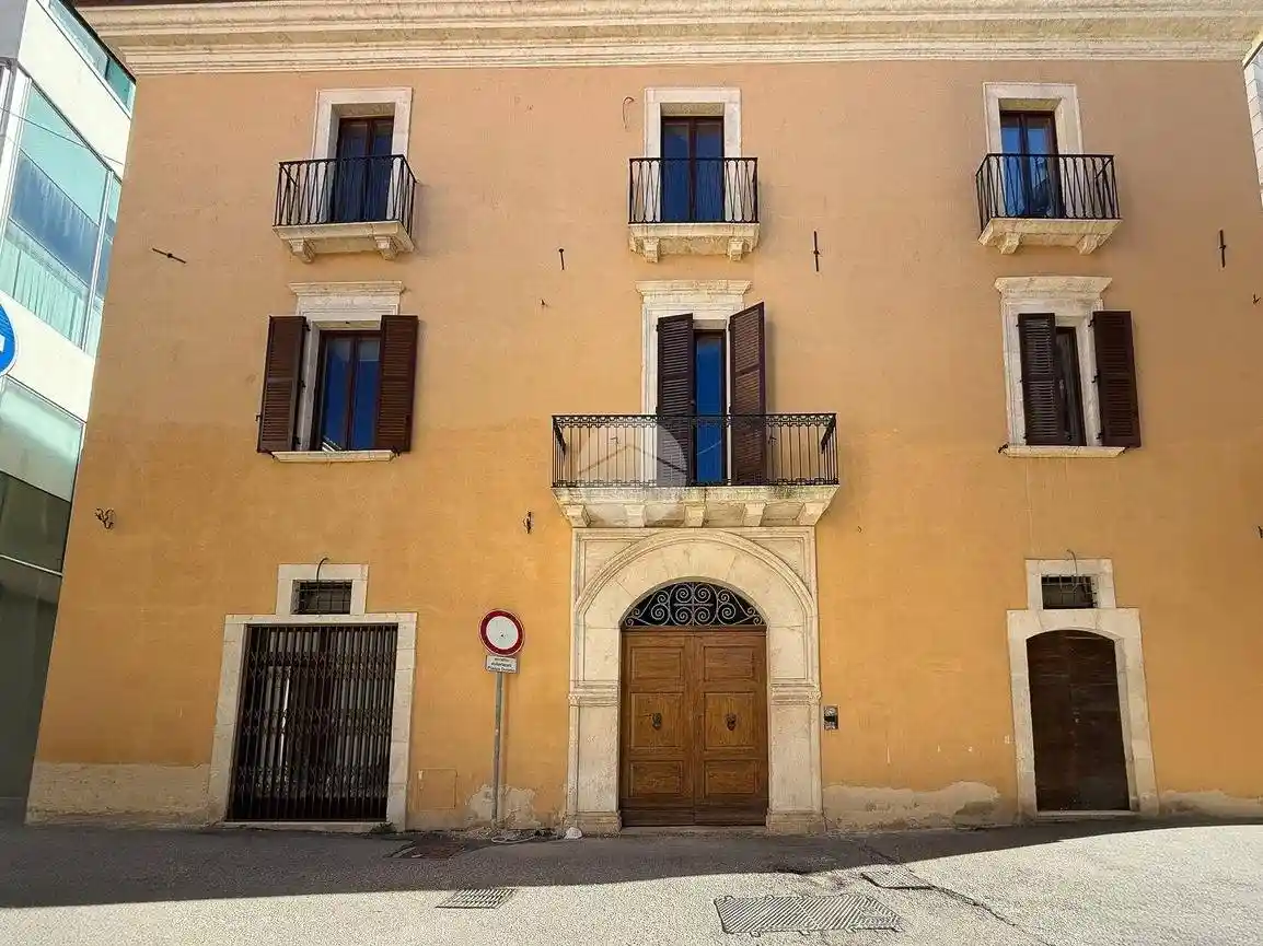 Quadrilocale piazza della Repubblica 17, Villa Comunale, L'Aquila - foto 2