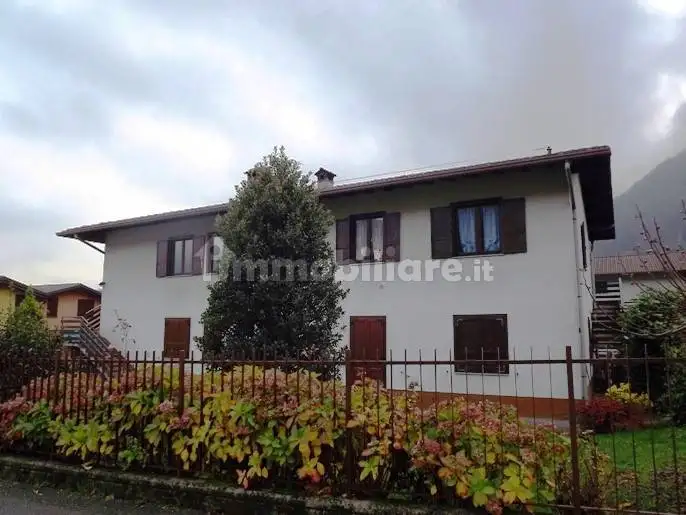 Appartamento in vendita a Val Brembilla