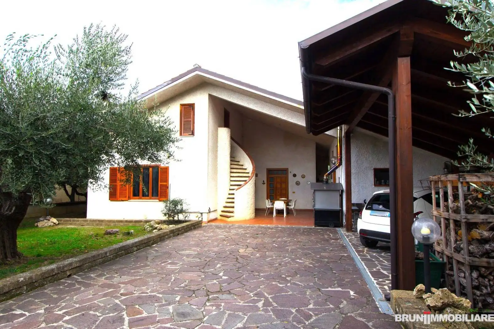 Villa in vendita a Poggiofiorito