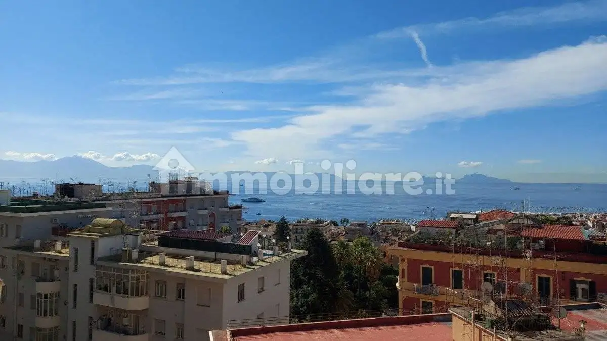 Appartamento in affitto a Napoli