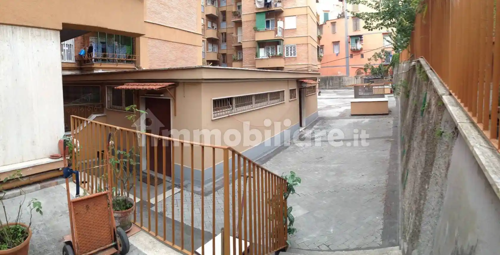 Bilocale via Domenico Fontana 53, Arenella, Napoli - foto 2