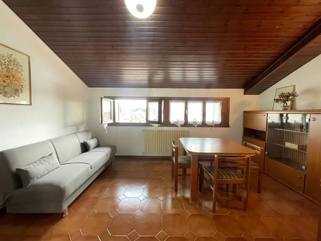 Attico - Mansarda in affitto a Jerago con Orago