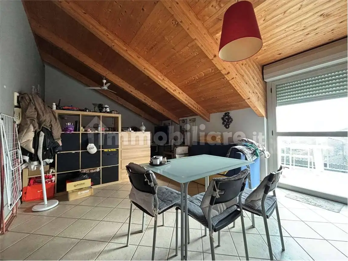 Appartamento in affitto a Cambiano