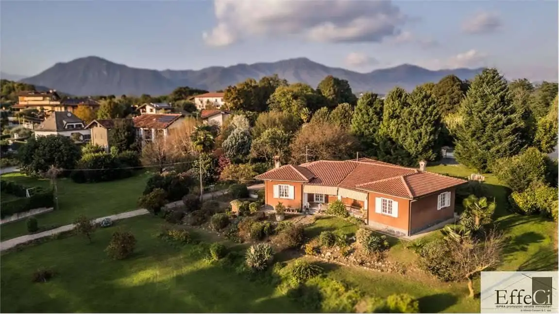 Villa in vendita a Besozzo