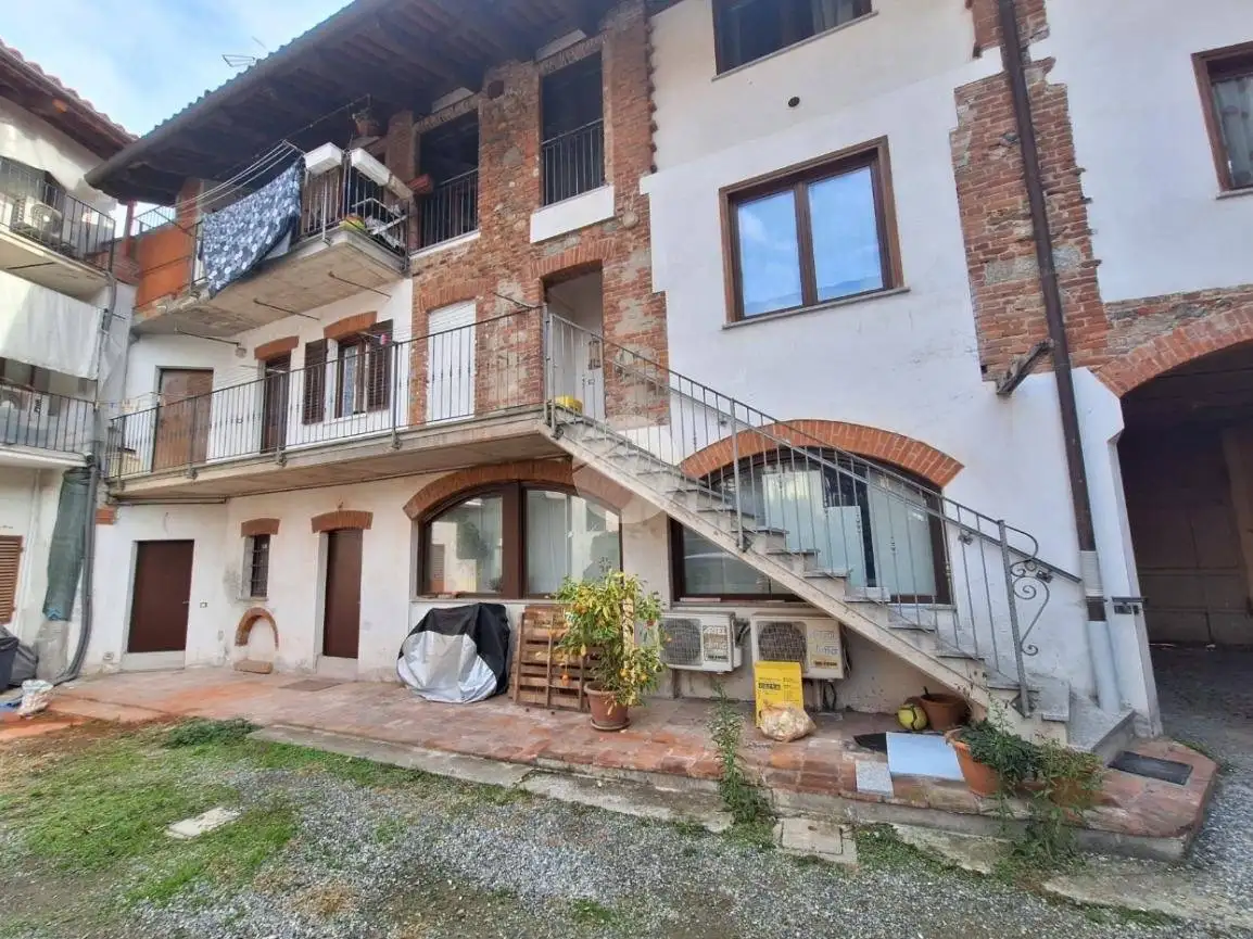 Appartamento in affitto a Caravino