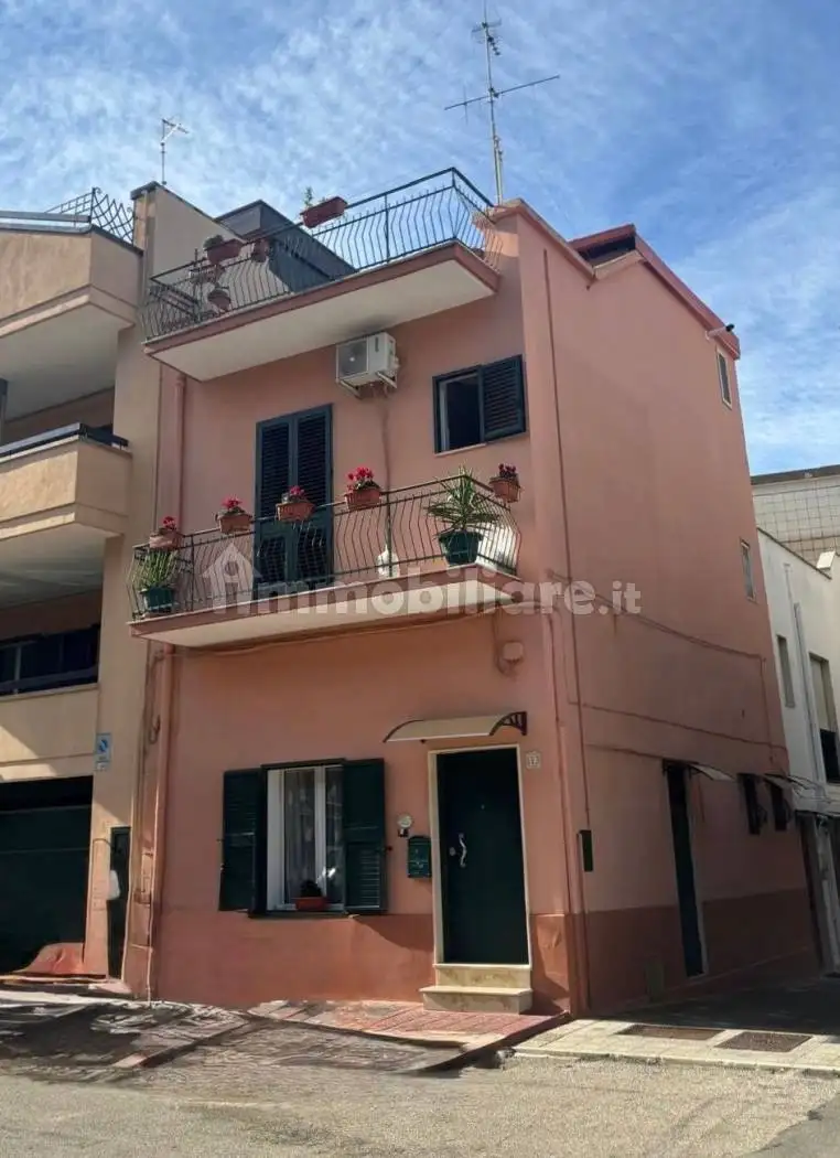 Casa indipendente in vendita a Adelfia