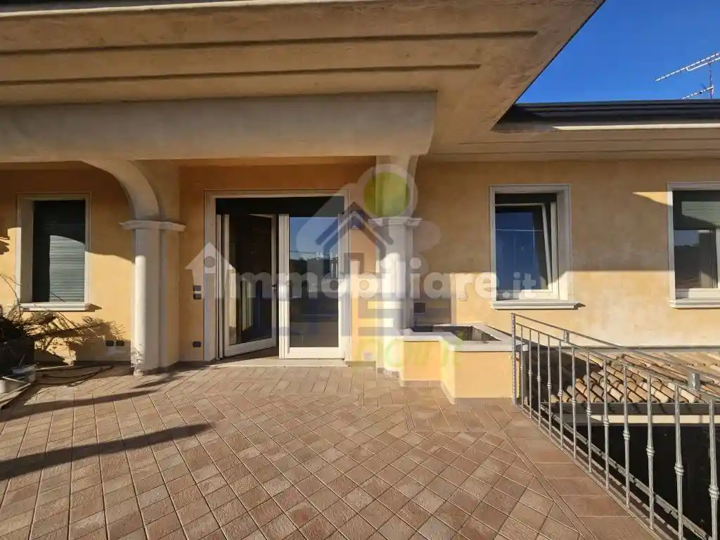 Appartamento in vendita a Lonato del Garda