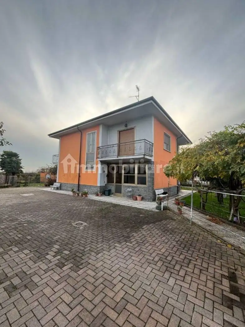 Villa in vendita a Cameri