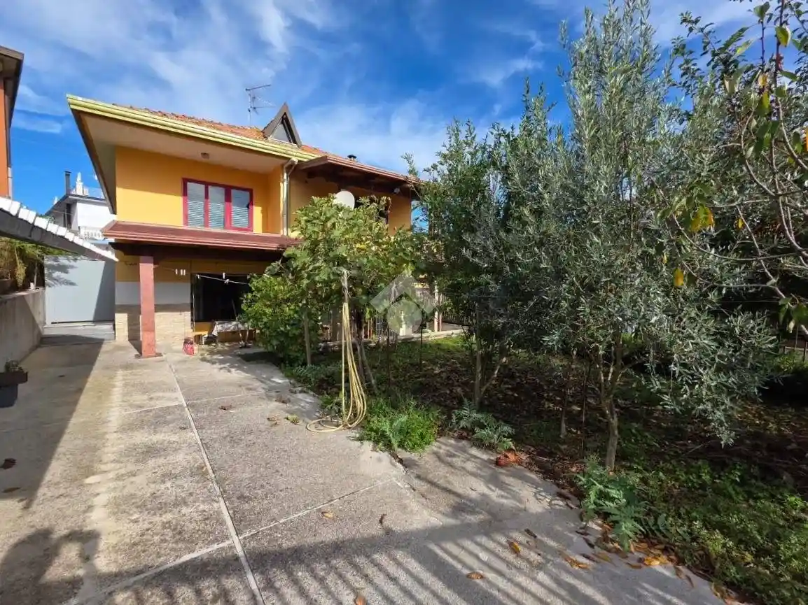 Villa in vendita a Limatola