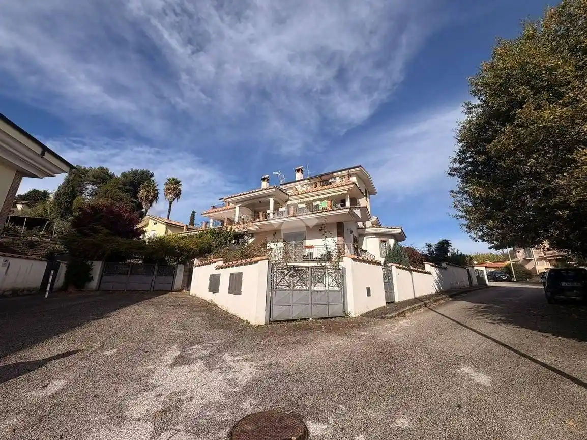 Appartamento in vendita a Lariano