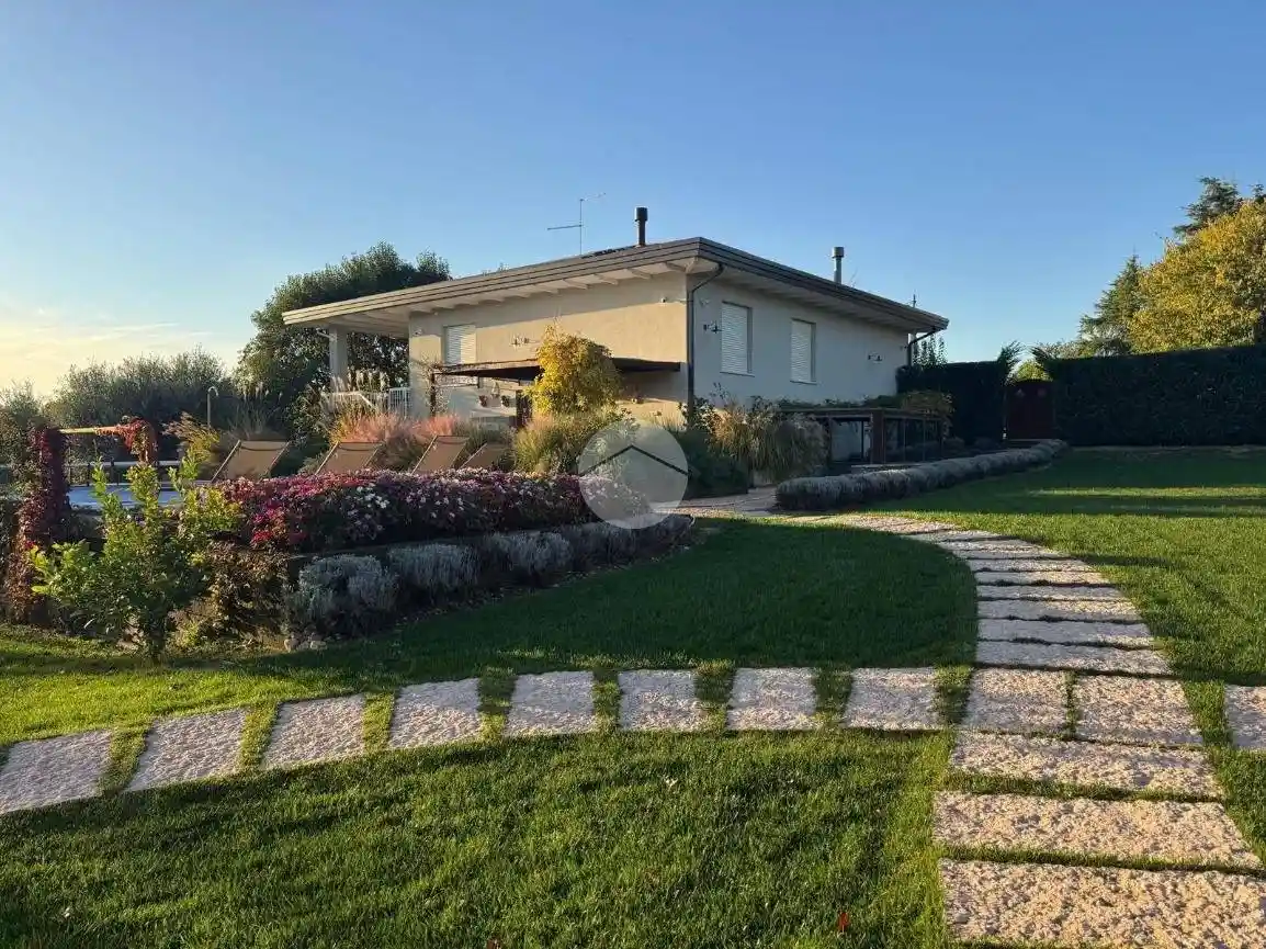 Villa in vendita a Lonato del Garda