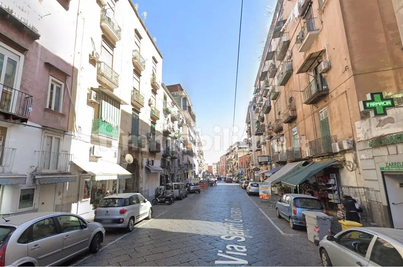 Appartamento in vendita a Napoli