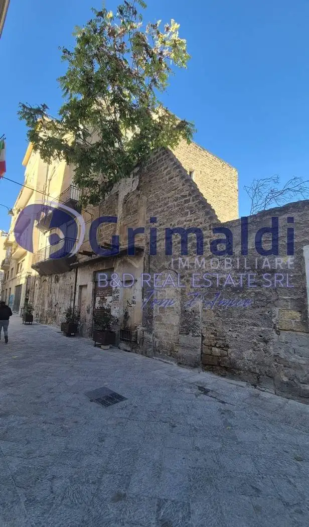 Palazzo - Edificio in vendita a Palermo