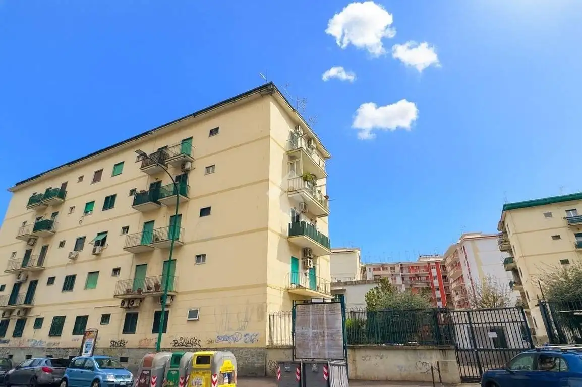 Appartamento in vendita a Napoli