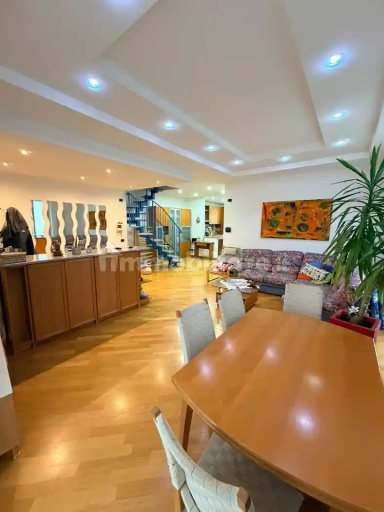 Appartamento in vendita a Verano Brianza