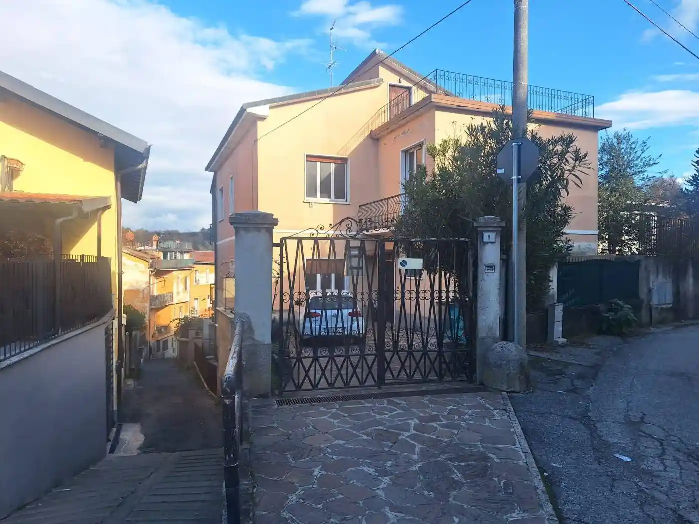 Villa bifamiliare via Luciano Manara 1, Centro, Carate Brianza - foto 2