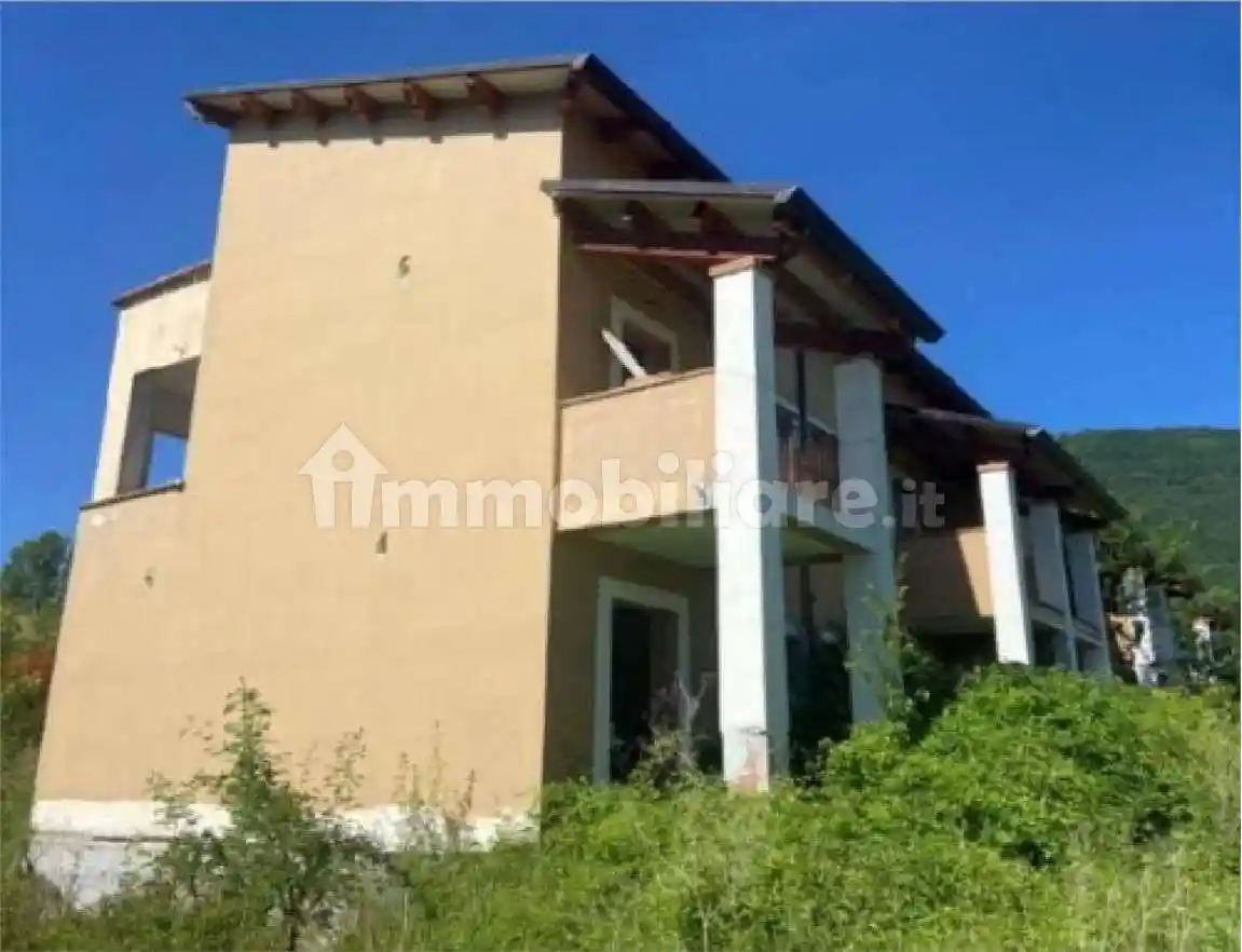 Palazzo - stabile all'asta via  San Bartolomeo, Scoppito - foto 2