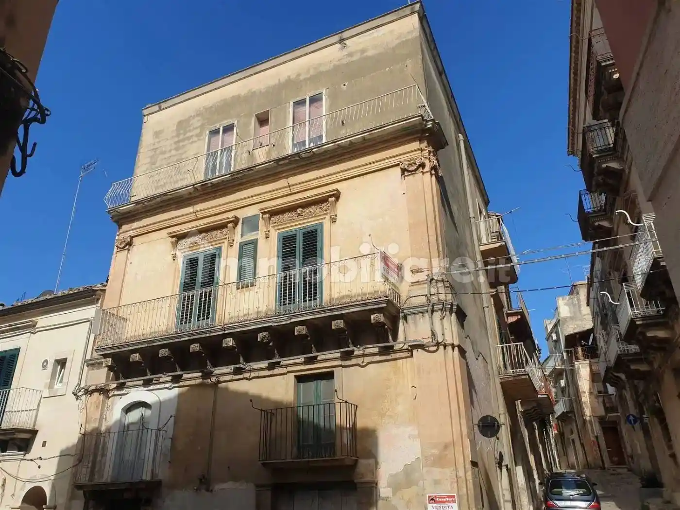 Palazzo - Edificio in vendita a Ragusa