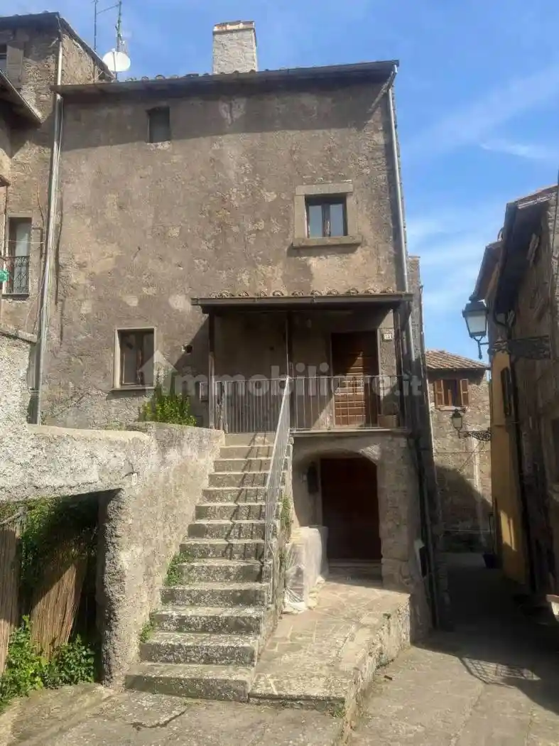 Trilocale via Marzio, 15, Centro, Vitorchiano - foto 2